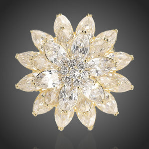 brošňa kvet s krištáľmi luxusná