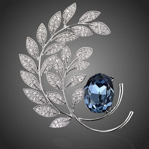 luxusná brošňa s lístkami s modrým zirkónom