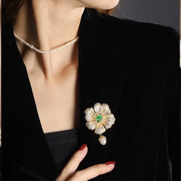 Brošňa luxusná kvet s pravou perlou Esmeraldina