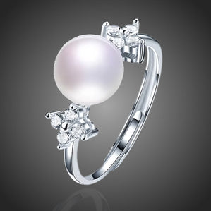 Prsteňs bielou riečnou perlou Lambertina