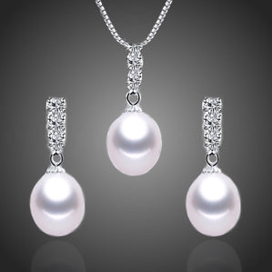 Set  s bielymi riečnymi perlami Adonitta