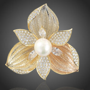 brošňa kvet s perlou elegantná