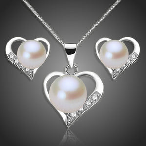 Set so srdcom s bielymi riečnymi perlami Lucettes