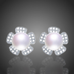 Náušnice s bielymi riečnymi perlami Fortuna