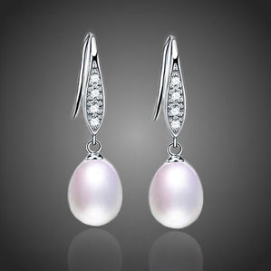 Náušnice s bielymi riečnymi perlami Modessa