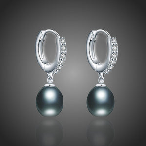 Náušnice s čiernymi riečnymi perlami Mancusa