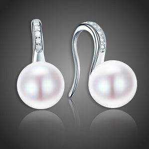 náušnice s bielymi riečnymi perlami