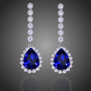 náušnice visiace s modrými zirkónmi